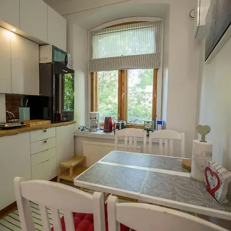 A Lovely Near Railway Station And Arena. Apartment *